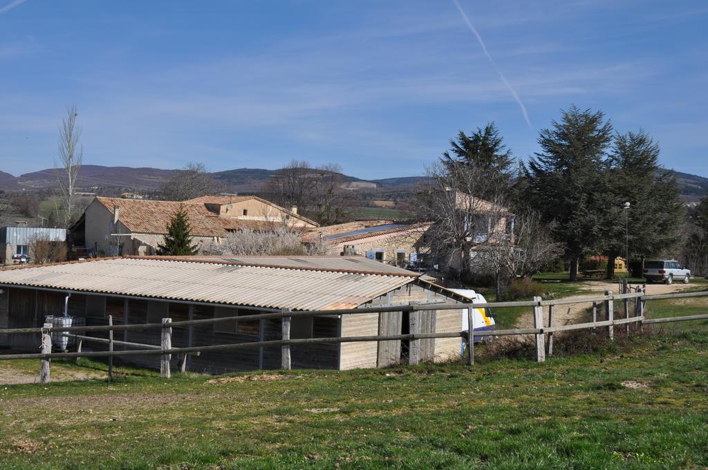 Hotel Le Petit Labouret Revest-du-Bion Exterior foto