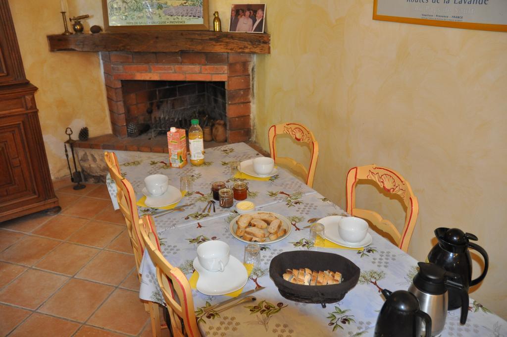 Hotel Le Petit Labouret Revest-du-Bion Exterior foto